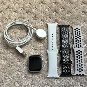 Apple Watch 40mm SE plus charger and watch bands